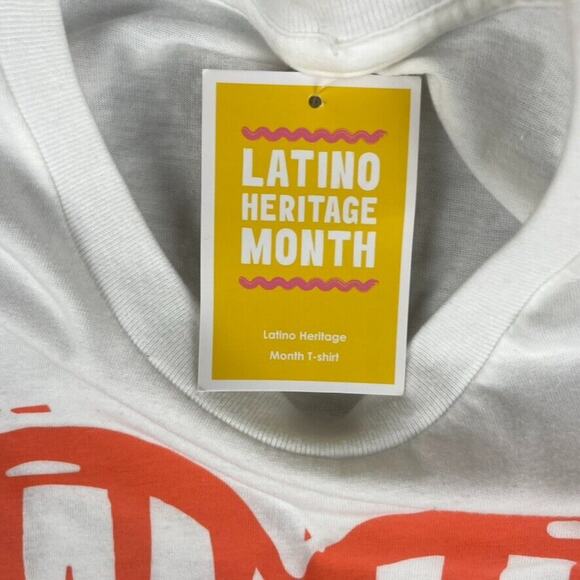 Latino Heritage Month Women's X-Small White Familia Heart Short Sleeve T-Shirt - Picture 4 of 8
